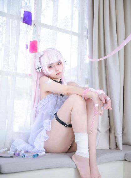 欧美大眼睛女孩图片_BD英语高清免费观看