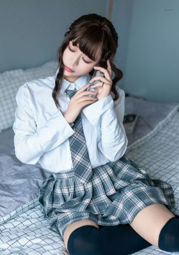 欧美明星毛衣套装街拍_4K全集在线观看