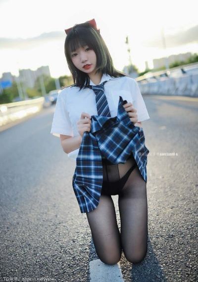 欧美色图黄色_十万网红美女美酱